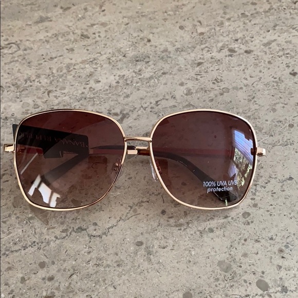 Banana Republic Oversized Gold Rim Sunglasses - Picture 7 of 9